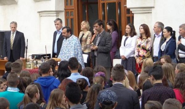 Inceput de an scolar liceul Al. Vlahuta Sendriceni04