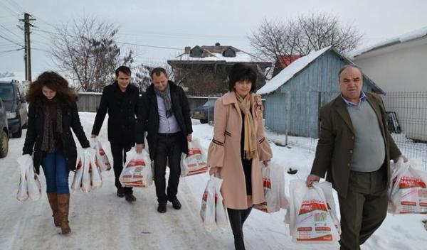 Senatorul Doina Federovici a fost ajutorul lui Mos Craciun 07