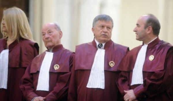 Ordonanţa traseismului politic