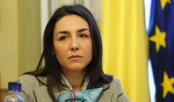 Claudia Tapardel