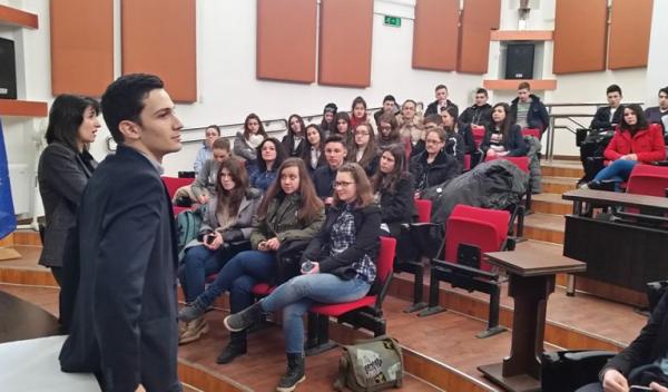 Educatia adolescentilor