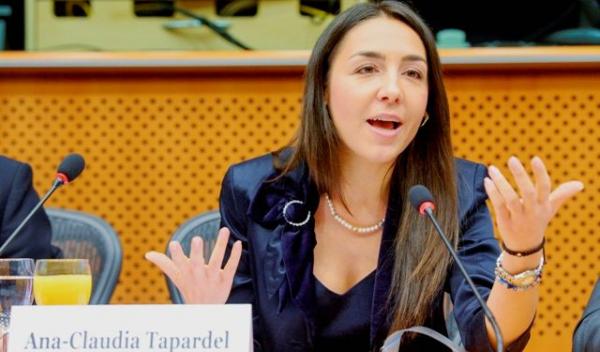 Claudia Tapardel