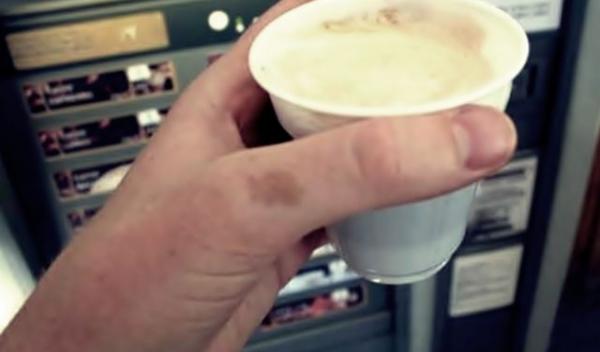 cafeaua-de-la-automat