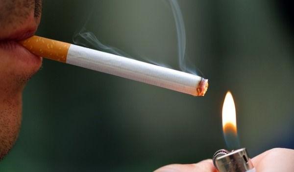 Legea care interzice fumatul în spaţii publice