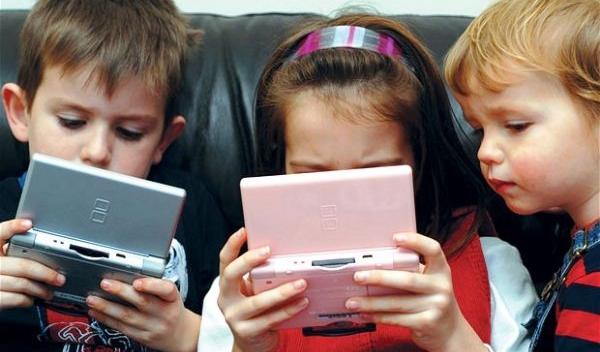 copiii sub 12 ani nu ar trebui să folosească mobilul