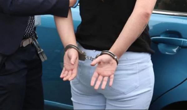 femeie-arestata