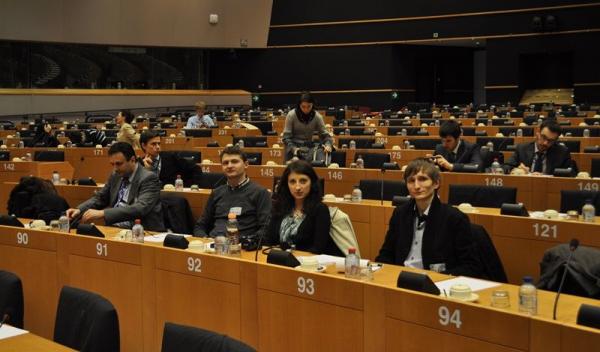 Tineri dorohoieni in vizita la Parlamentul European_01