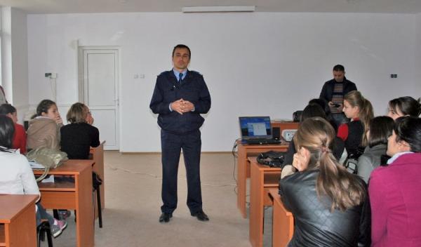 Jandarmii continuă Campania de informarea elevilor din județul Botoșani