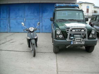 Politie-frontiera-masina-si-moped
