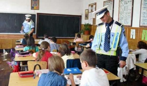 politisti-la-scoala