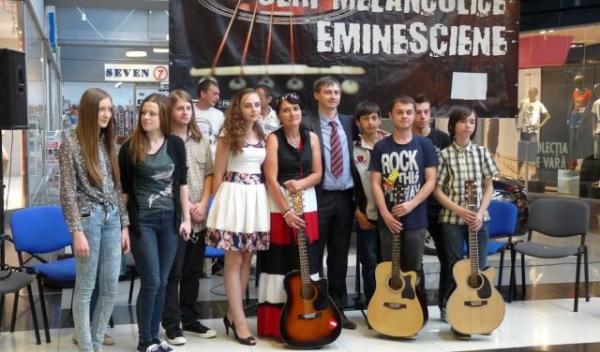 Tineri folkişti înscrişi la Concursul Naţional Seri melancolice eminesciene_1