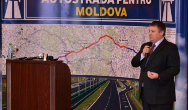 Dezbaterea publică „Autostrada pentru Moldova” a adunat la Piatra Neamţ peste 100 de susţinători ai 